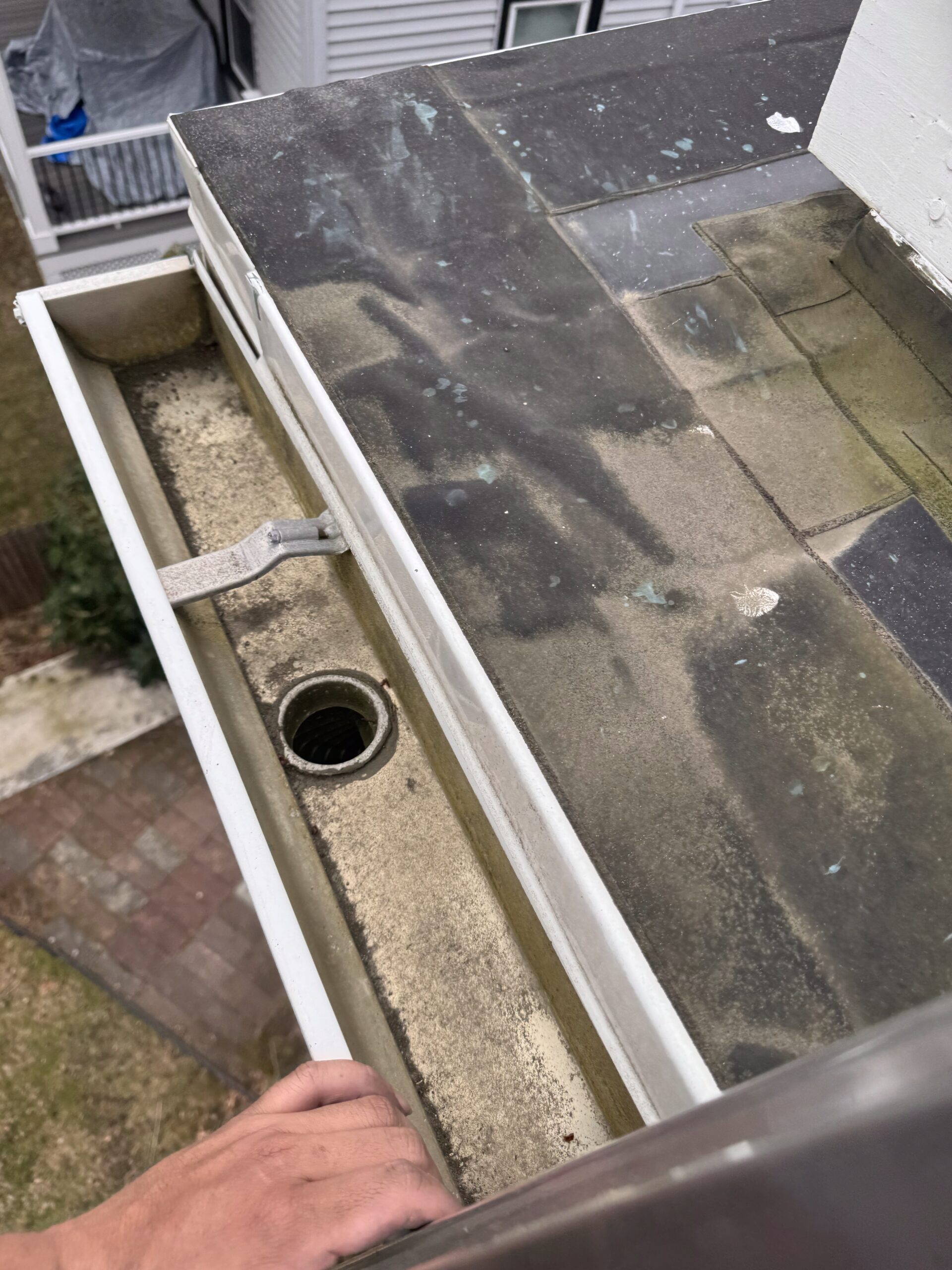 Windows Cleaning Experts do gutter cleaning and maintenance, gutter guard installation in Boston MA